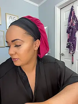 Snapshot of DestineeJayde chatting on 10/12/25, 04:11 DestineeJayde online show from 10/12/25, 04:11