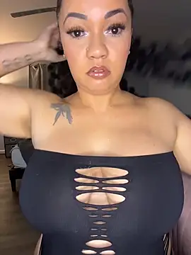 Snapshot of DestineeJayde chatting on 10/15/25, 04:23 DestineeJayde online show from 10/15/25, 04:23