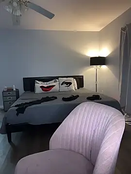 Snapshot of DestineeJayde chatting on 10/20/25, 05:30 DestineeJayde online show from 10/20/25, 05:30