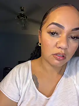 Snapshot of DestineeJayde chatting on 10/24/25, 05:15 DestineeJayde online show from 10/24/25, 05:15