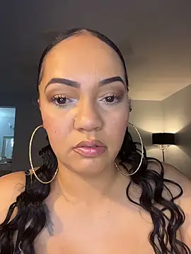 Snapshot of DestineeJayde chatting on 10/29/25, 05:31 DestineeJayde online show from 10/29/25, 05:31