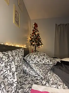 Snapshot of DestineeJayde chatting on 11/30/25, 12:14 DestineeJayde online show from 11/30/25, 12:14