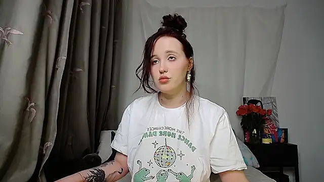 Snapshot of IrinaArt chatting on 03/22/25, 08:48 IrinaArt online show from 03/22/25, 08:48