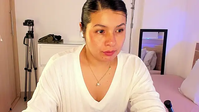Snapshot of miaa_daniels chatting on 06/08/26, 02:23 miaa daniels online show from 06/08/26, 02:23