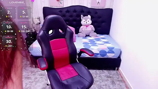 julieth love  online show from 11/13/25, 05:34