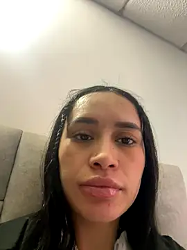 Snapshot of Kim_ev chatting on 10/31/25, 04:30 Kim ev online show from 10/31/25, 04:30