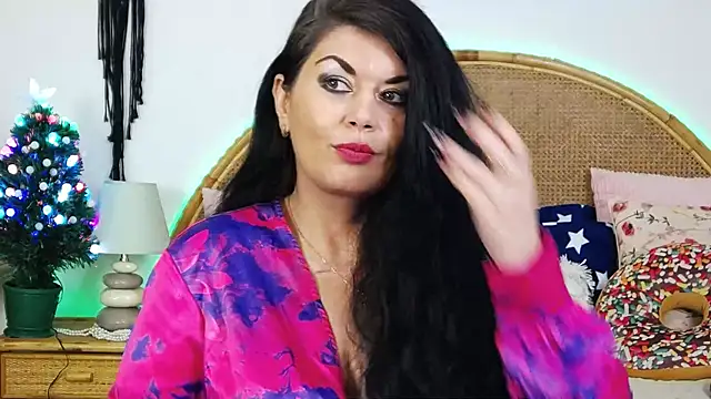 Snapshot of EllenGrace chatting on 12/24/24, 05:16 EllenGrace online show from 12/24/24, 05:16