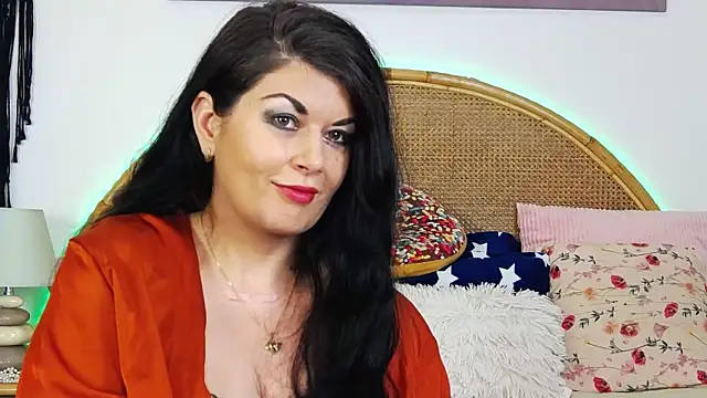 Snapshot of EllenGrace chatting on 12/29/24, 01:24 EllenGrace online show from 12/29/24, 01:24