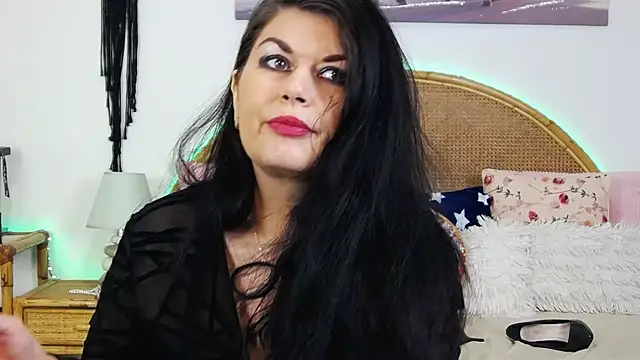 Snapshot of EllenGrace chatting on 01/05/25, 02:06 EllenGrace online show from 01/05/25, 02:06
