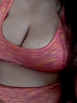 Snapshot of Zanoba-16 chatting on 10/31/25, 10:27 Zanoba-16 online show from 10/31/25, 10:27