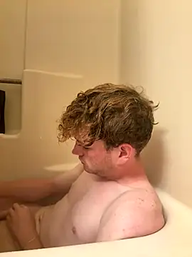 Snapshot of CreamyAustin chatting on 10/12/25, 04:50 CreamyAustin online show from 10/12/25, 04:50