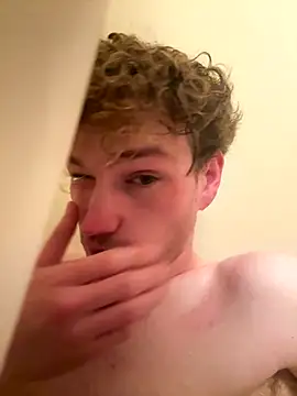 Snapshot of CreamyAustin chatting on 11/06/25, 02:12 CreamyAustin online show from 11/06/25, 02:12