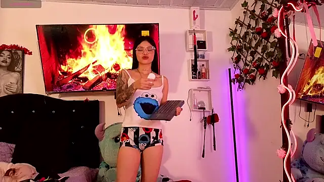 Alaia Asuka online show from 09/26/25, 12:36