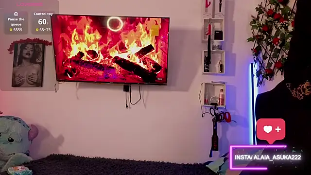 Alaia Asuka online show from 10/04/25, 12:19