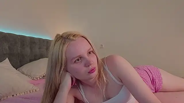 Snapshot of Beatrica_Klein chatting on 07/06/26, 03:58 Beatrica Klein online show from 07/06/26, 03:58
