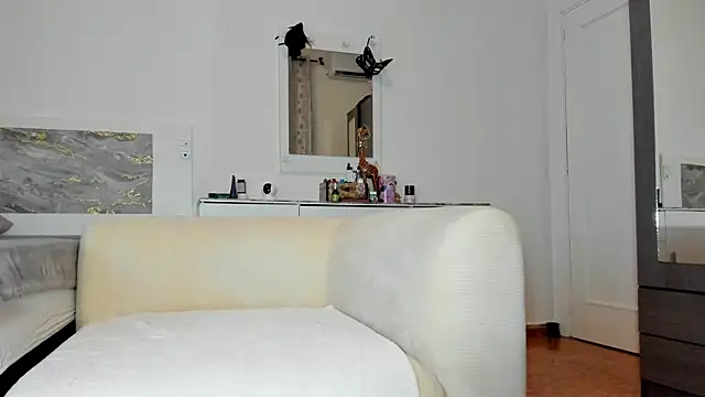 anisialuna  online show from 03/26/26, 05:35