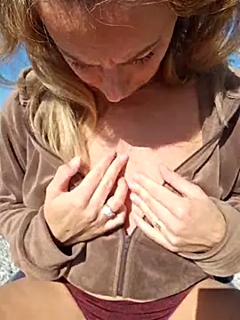 angela 88 online show from 11/12/25, 11:10