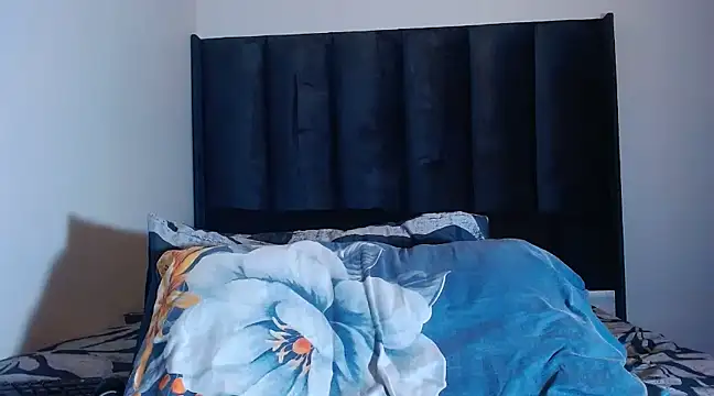 BERNINIBLUSHX89 online show from 03/22/25, 07:42