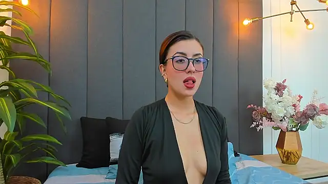 EmaSaenz online show from 02/07/25, 11:03