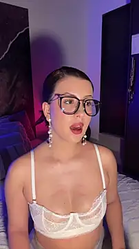 EmaSaenz online show from 12/22/25, 09:01