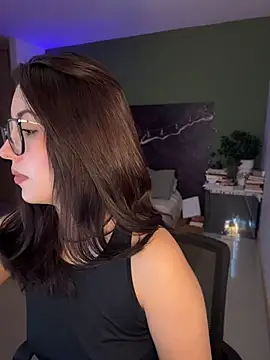 Snapshot of EmaSaenz chatting on 06/20/26, 10:01 EmaSaenz online show from 06/20/26, 10:01
