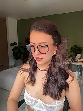 Snapshot of EmaSaenz chatting on 07/16/26, 10:05 EmaSaenz online show from 07/16/26, 10:05