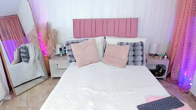 Snapshot of kath_rosee1 chatting on 02/09/25, 08:24 kath rosee1 online show from 02/09/25, 08:24