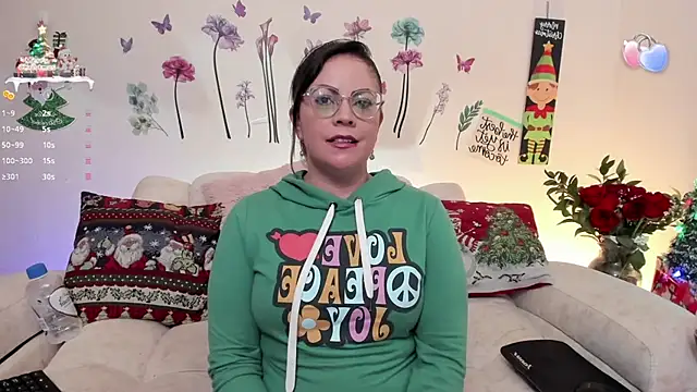 Snapshot of saracrowe chatting on 12/14/24, 05:18 saracrowe online show from 12/14/24, 05:18