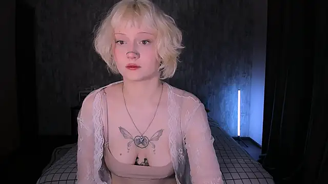 Snapshot of MariaMango chatting on 10/11/25, 01:05 MariaMango online show from 10/11/25, 01:05