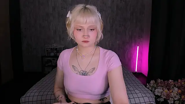 Snapshot of MariaMango chatting on 10/21/25, 12:33 MariaMango online show from 10/21/25, 12:33