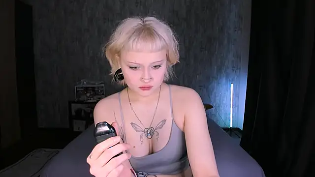 Snapshot of MariaMango chatting on 10/30/25, 04:47 MariaMango online show from 10/30/25, 04:47