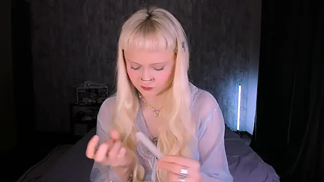 Snapshot of MariaMango chatting on 11/14/25, 02:10 MariaMango online show from 11/14/25, 02:10