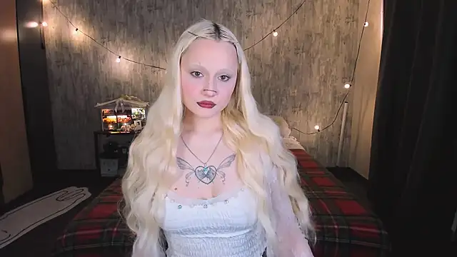 Snapshot of MariaMango chatting on 11/21/25, 02:43 MariaMango online show from 11/21/25, 02:43