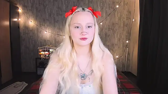 Snapshot of MariaMango chatting on 11/22/25, 01:37 MariaMango online show from 11/22/25, 01:37