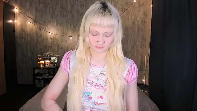 Snapshot of MariaMango chatting on 12/15/25, 04:50 MariaMango online show from 12/15/25, 04:50