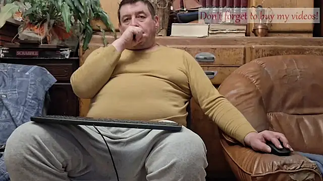 Snapshot of sympatrique chatting on 11/22/25, 11:04 sympatrique online show from 11/22/25, 11:04