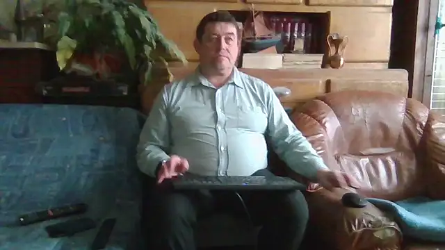 Snapshot of sympatrique chatting on 12/01/25, 11:48 sympatrique online show from 12/01/25, 11:48