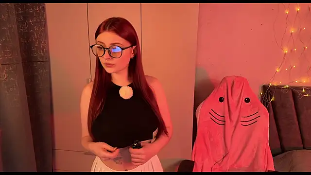 Snapshot of RozieRose chatting on 11/28/25, 11:57 RozieRose online show from 11/28/25, 11:57