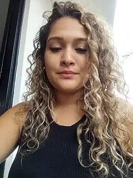 Sara smiiith211 online show from 03/02/25, 08:50