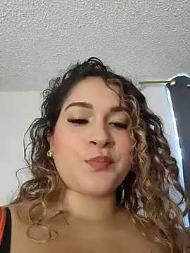 Sara smiiith211 online show from 11/30/25, 06:56