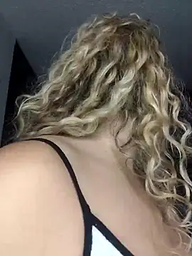 Sara smiiith211 online show from 12/21/25, 10:00