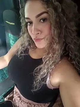 Sara smiiith211 online show from 03/24/26, 09:53