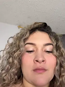 Sara smiiith211 online show from 03/29/26, 12:10