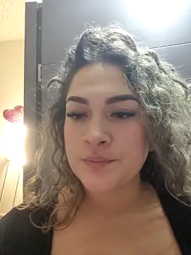 Sara smiiith211 online show from 05/15/26, 04:25