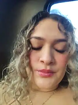 Sara smiiith211 online show from 05/24/26, 10:37