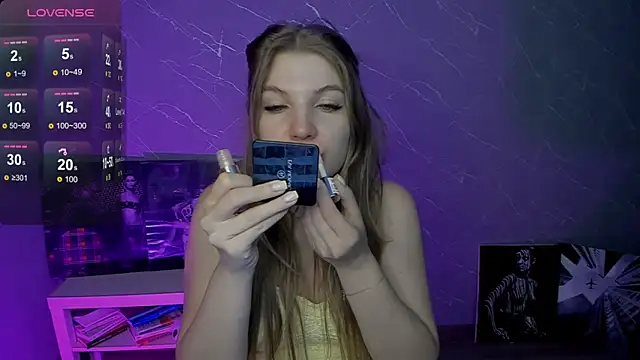 Snapshot of lily_williamss chatting on 07/21/26, 11:51 lily williamss online show from 07/21/26, 11:51