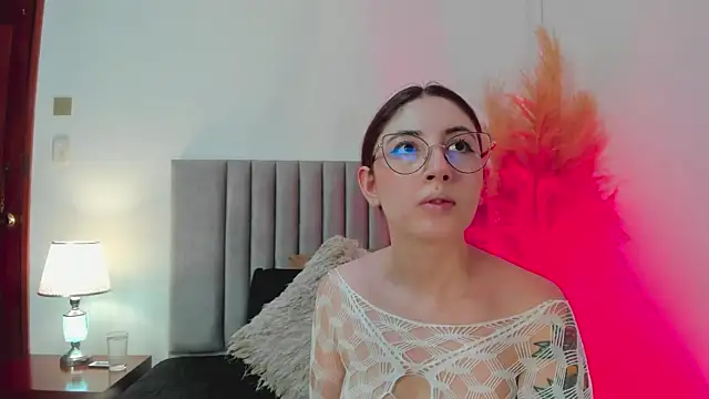 Emilywatsonn online show from 12/19/24, 11:39
