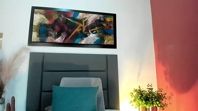 Snapshot of Emilywatsonn chatting on 10/31/25, 12:22 Emilywatsonn online show from 10/31/25, 12:22