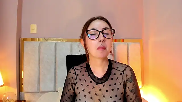 Snapshot of Emilywatsonn chatting on 11/29/25, 12:24 Emilywatsonn online show from 11/29/25, 12:24