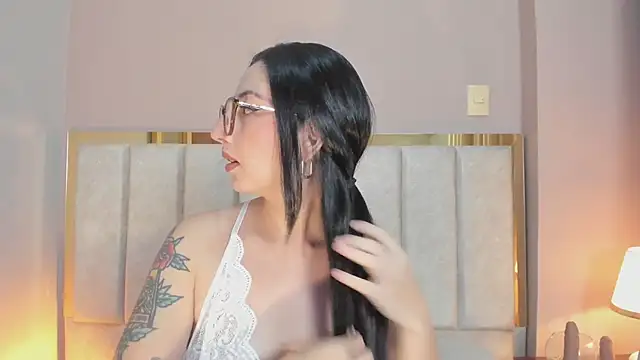 Emilywatsonn online show from 03/12/26, 12:28